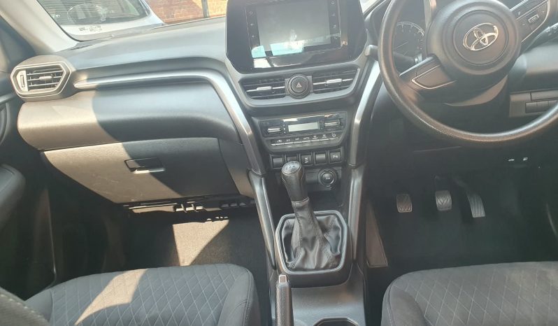 
								Toyota Urban Cruiser 2024 full									